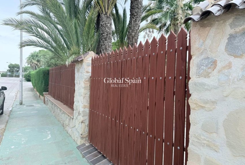 Wiederverkauf - VILLA -
ORIHUELA COSTA - CAMPOAMOR