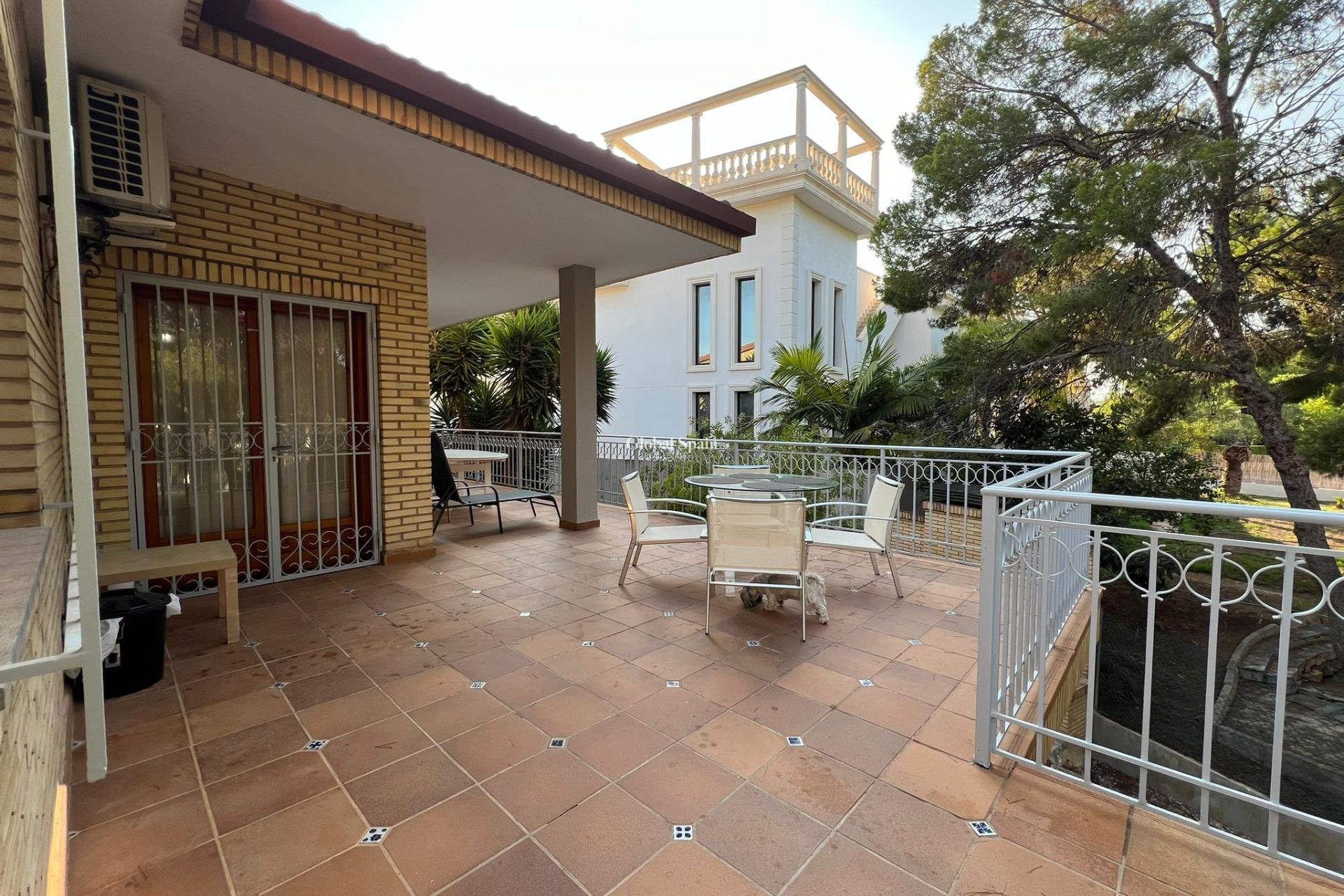 Wiederverkauf - VILLA -
ORIHUELA COSTA - CAMPOAMOR
