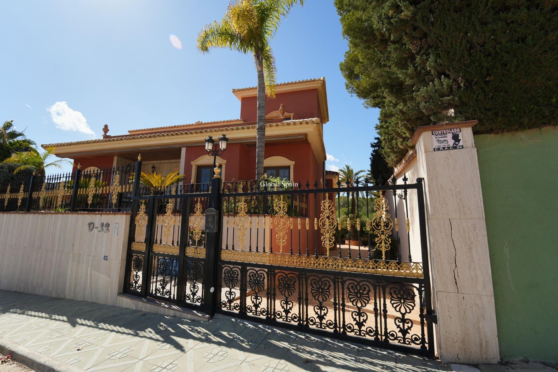 Wiederverkauf - VILLA -
ORIHUELA COSTA - CAMPOAMOR