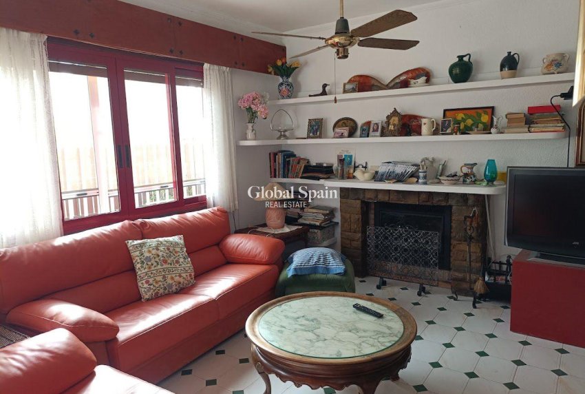 Wiederverkauf - VILLA -
ORIHUELA COSTA - CAMPOAMOR