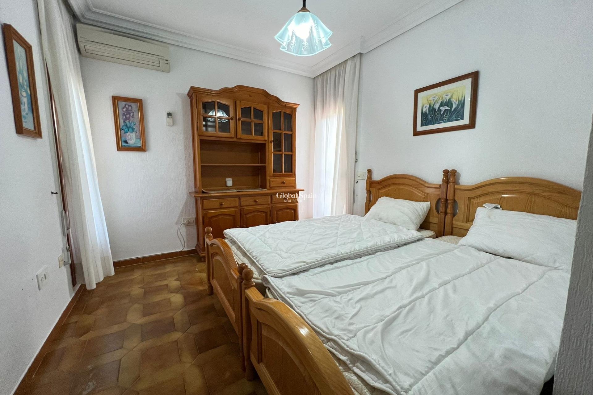 Wiederverkauf - VILLA -
ORIHUELA COSTA - CAMPOAMOR