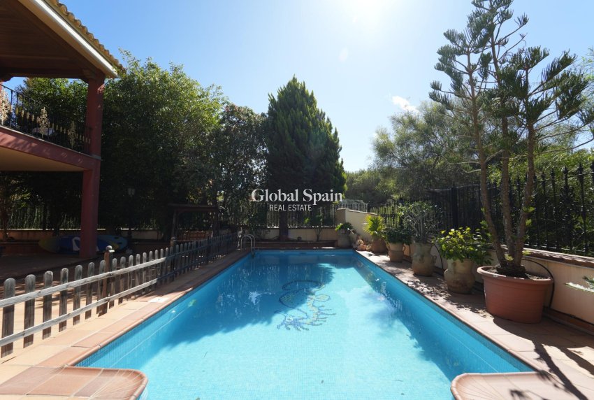 Wiederverkauf - VILLA -
ORIHUELA COSTA - CAMPOAMOR