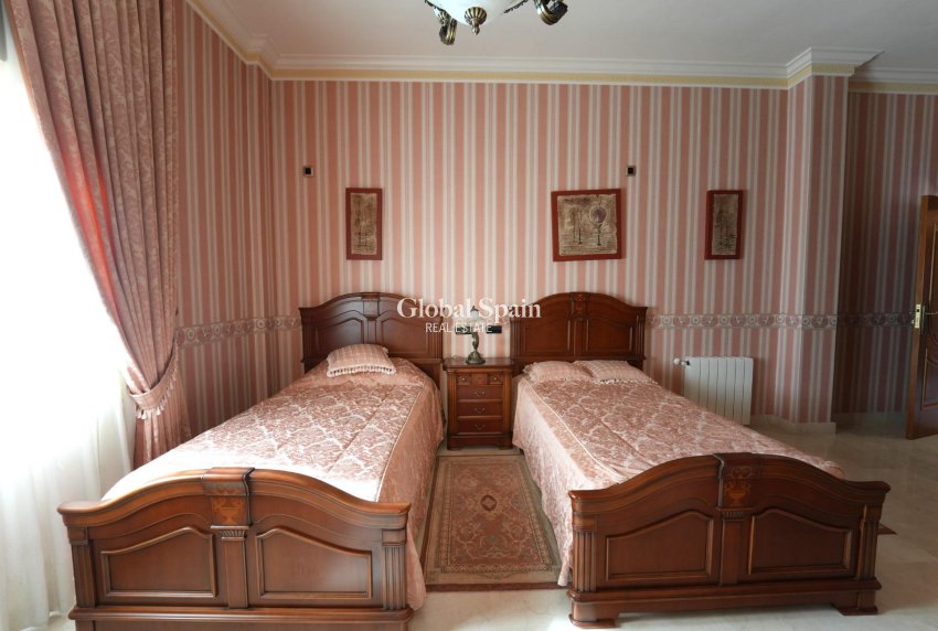 Wiederverkauf - VILLA -
ORIHUELA COSTA - CAMPOAMOR