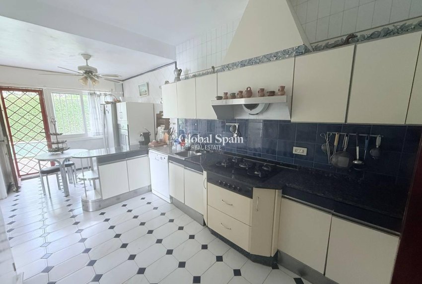 Wiederverkauf - VILLA -
ORIHUELA COSTA - CAMPOAMOR