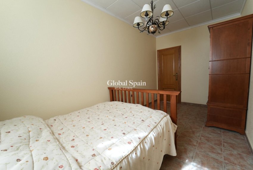 Wiederverkauf - VILLA -
ORIHUELA COSTA - CAMPOAMOR