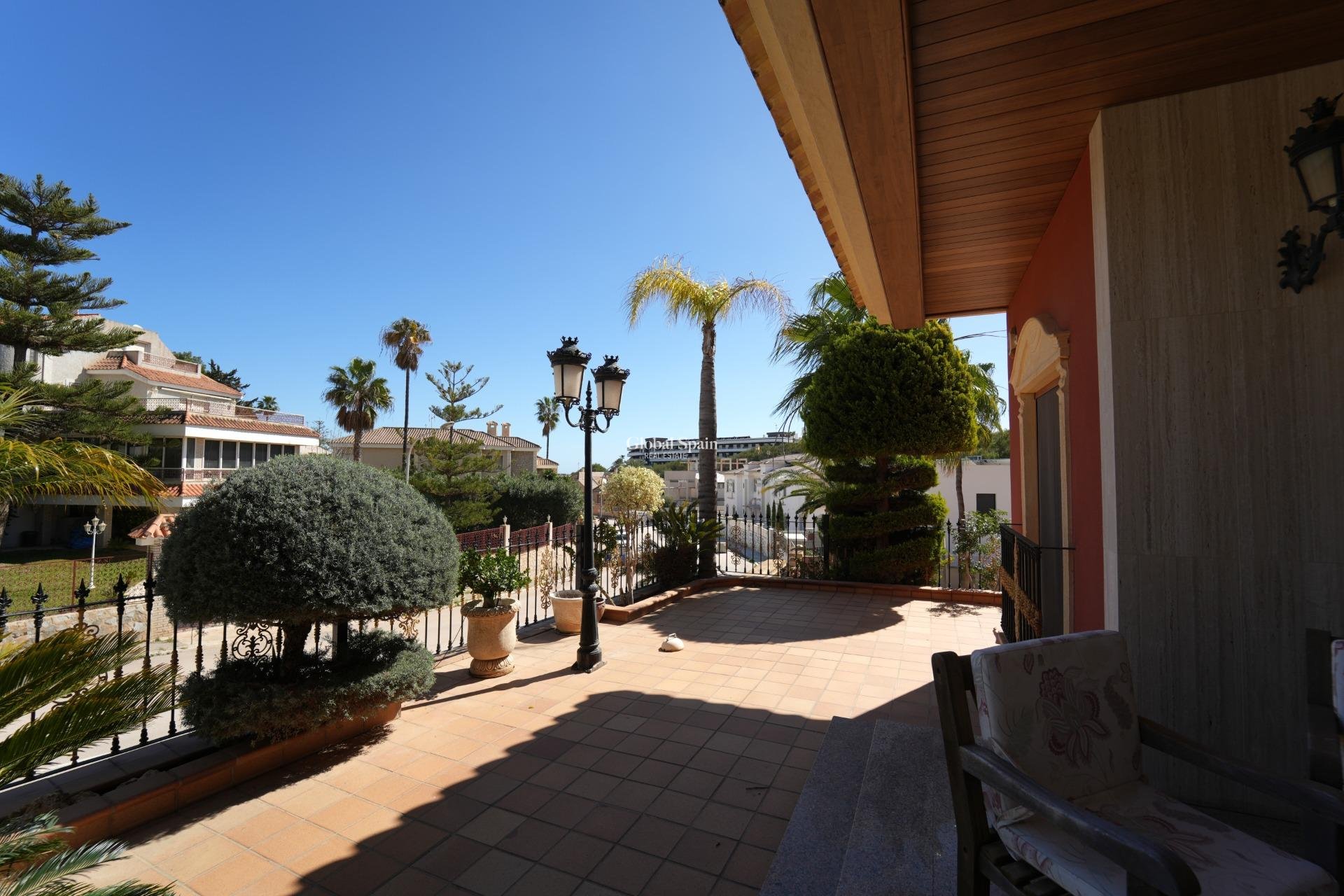 Wiederverkauf - VILLA -
ORIHUELA COSTA - CAMPOAMOR