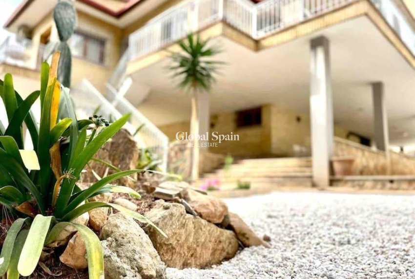 Wiederverkauf - VILLA -
ORIHUELA COSTA - CAMPOAMOR