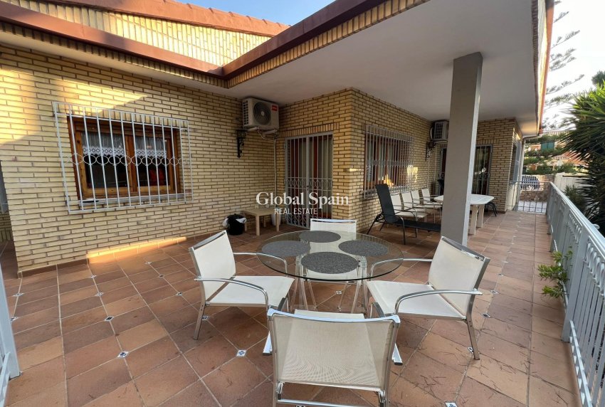 Wiederverkauf - VILLA -
ORIHUELA COSTA - CAMPOAMOR