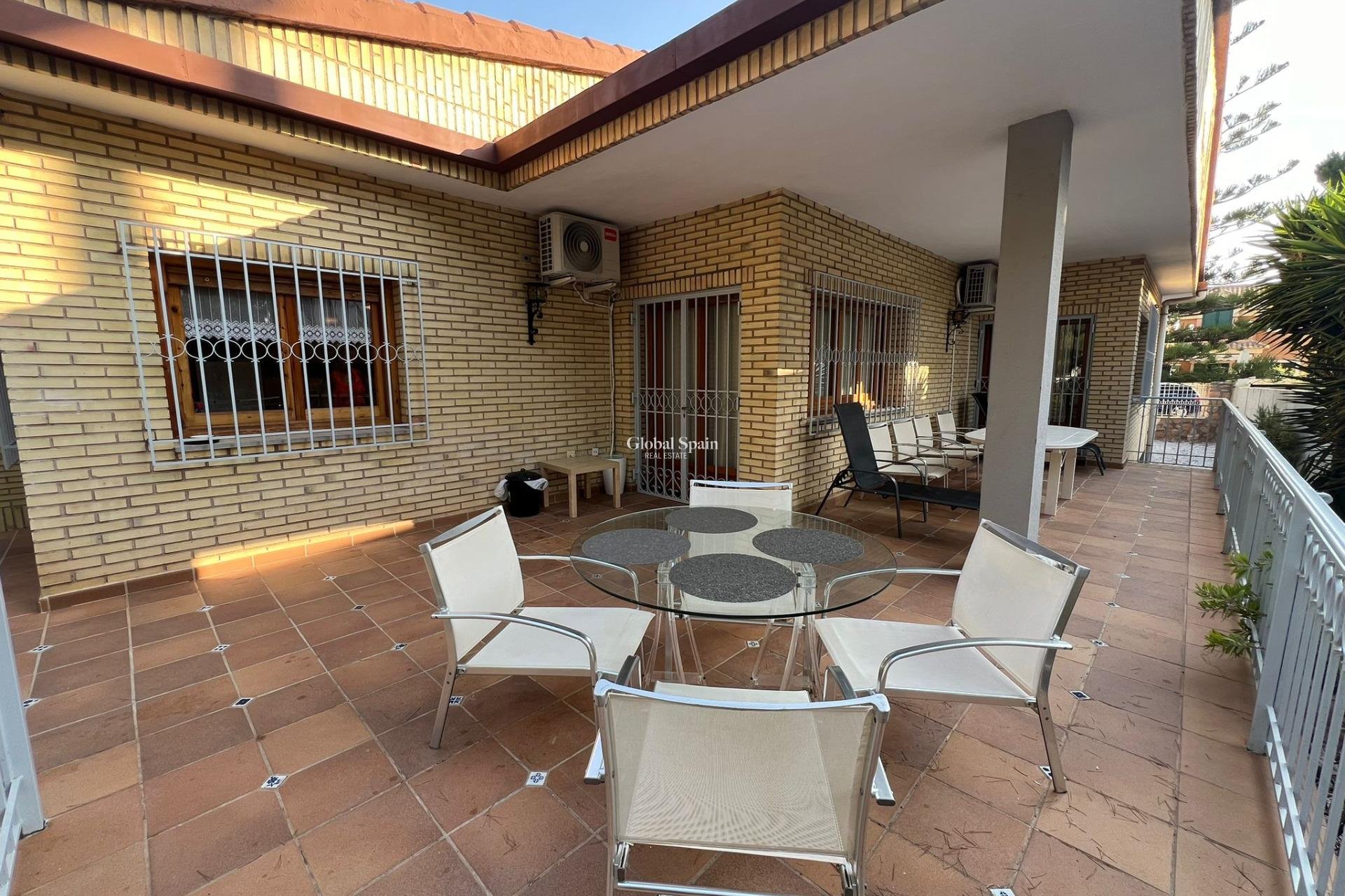 Wiederverkauf - VILLA -
ORIHUELA COSTA - CAMPOAMOR