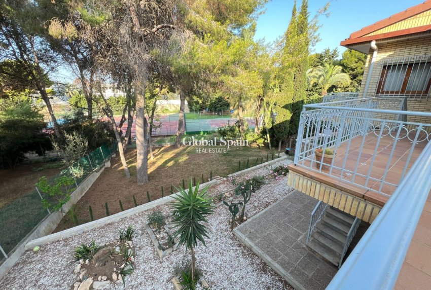 Wiederverkauf - VILLA -
ORIHUELA COSTA - CAMPOAMOR