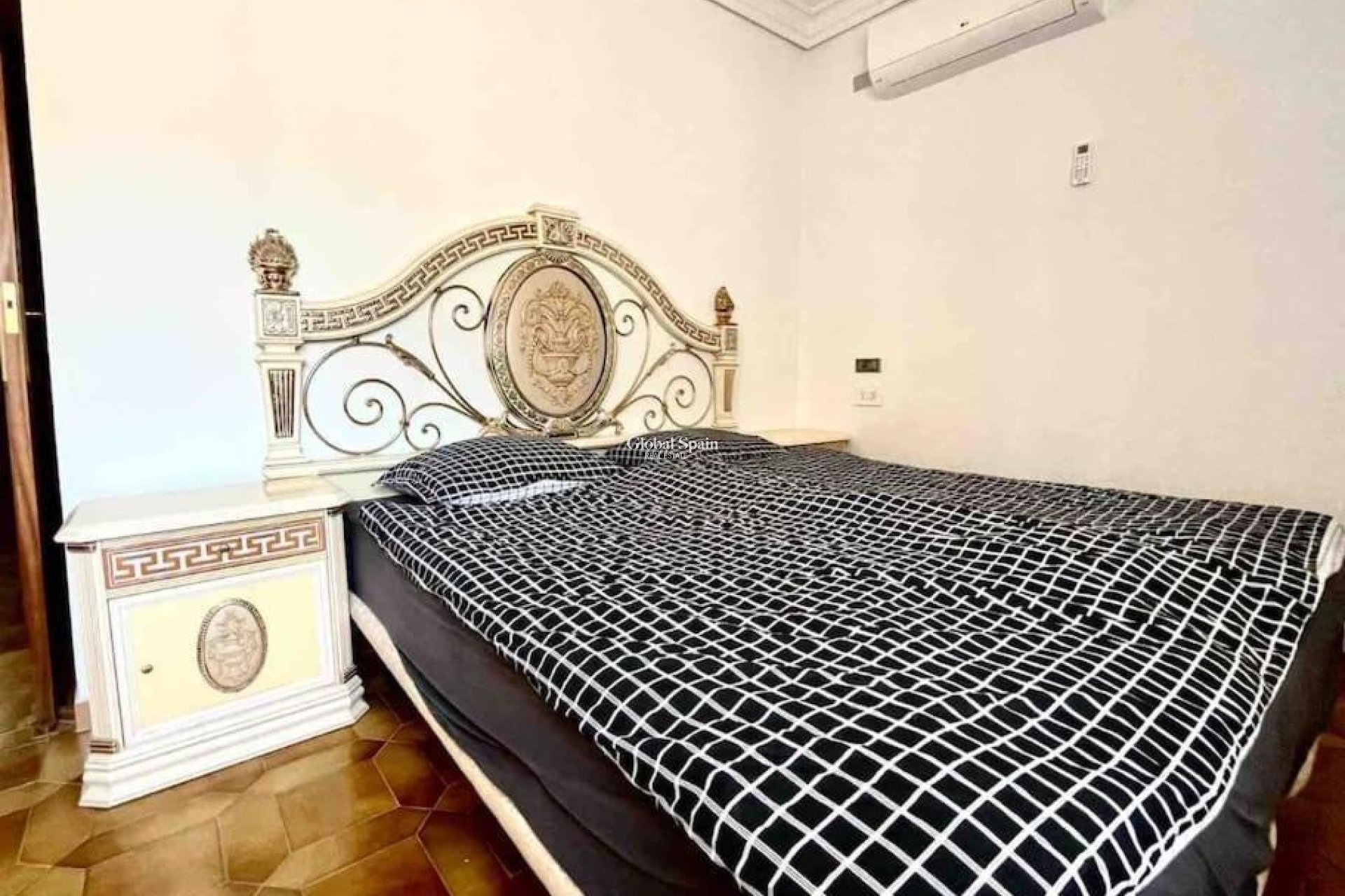 Wiederverkauf - VILLA -
ORIHUELA COSTA - CAMPOAMOR