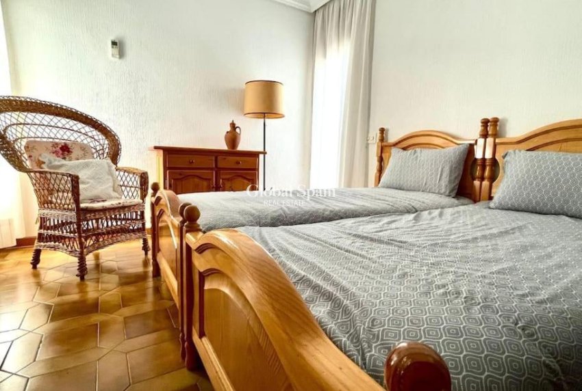 Wiederverkauf - VILLA -
ORIHUELA COSTA - CAMPOAMOR