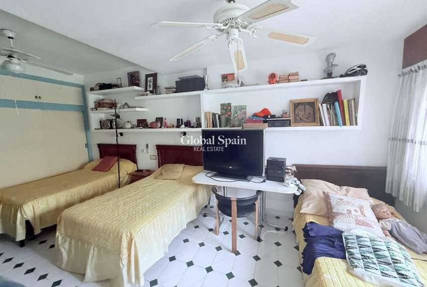 Wiederverkauf - VILLA -
ORIHUELA COSTA - CAMPOAMOR