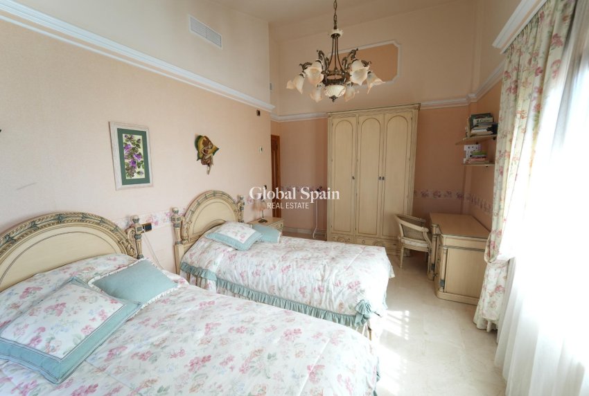 Wiederverkauf - VILLA -
ORIHUELA COSTA - CAMPOAMOR