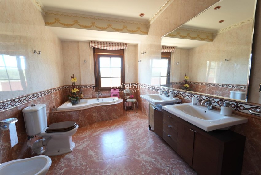Wiederverkauf - VILLA -
ORIHUELA COSTA - CAMPOAMOR