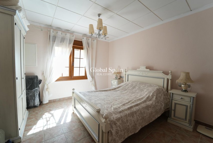 Wiederverkauf - VILLA -
ORIHUELA COSTA - CAMPOAMOR