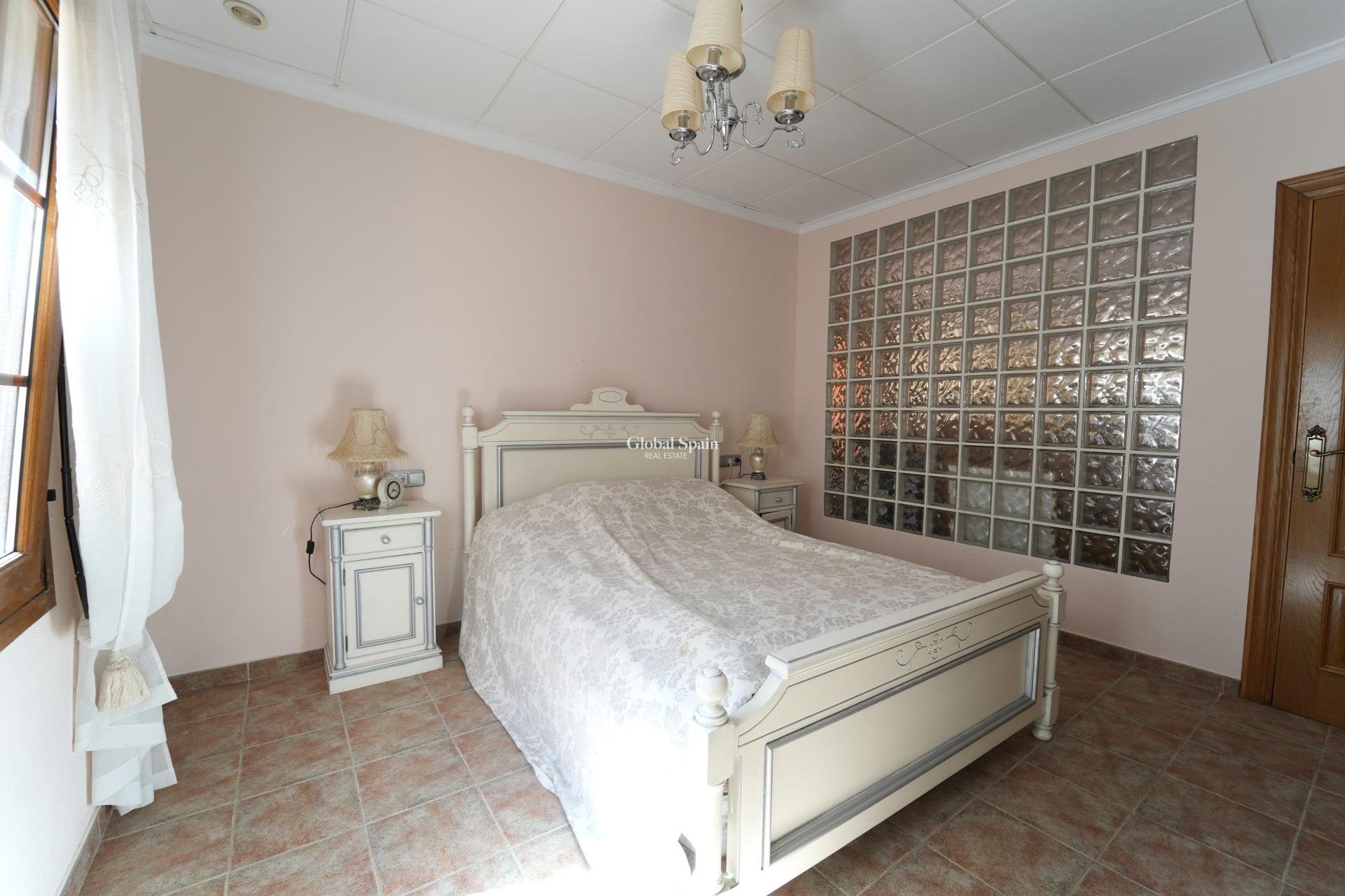 Wiederverkauf - VILLA -
ORIHUELA COSTA - CAMPOAMOR