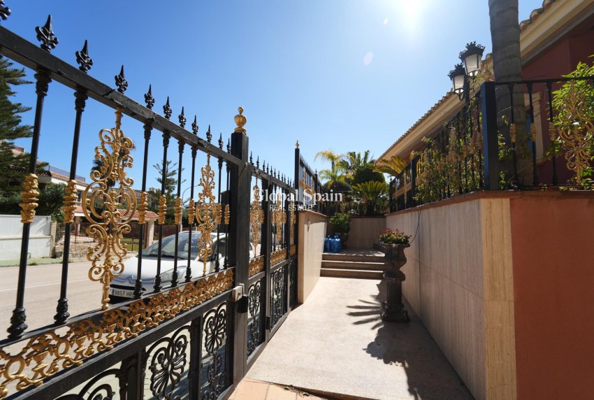Wiederverkauf - VILLA -
ORIHUELA COSTA - CAMPOAMOR