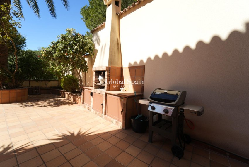 Wiederverkauf - VILLA -
ORIHUELA COSTA - CAMPOAMOR