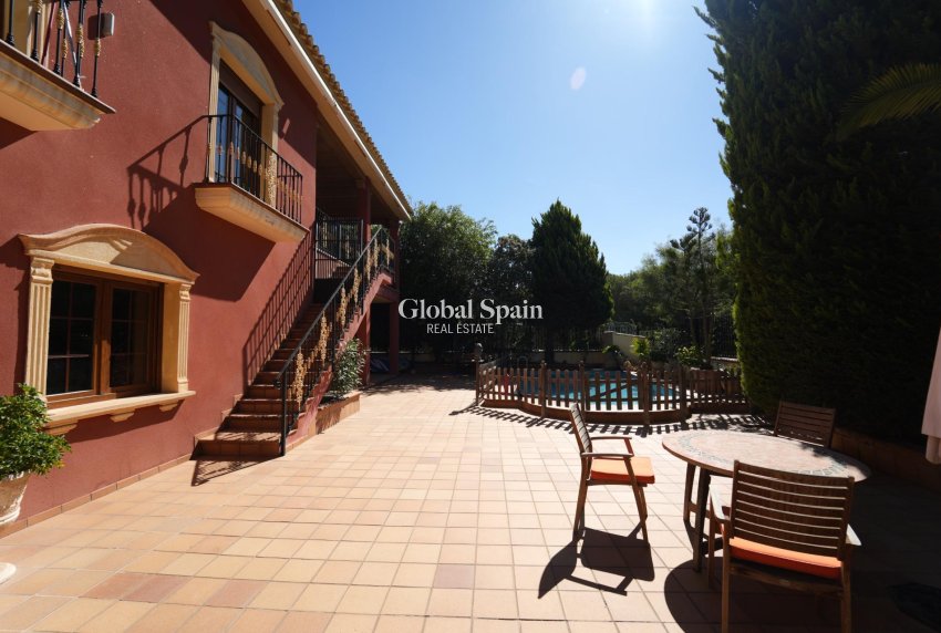 Wiederverkauf - VILLA -
ORIHUELA COSTA - CAMPOAMOR