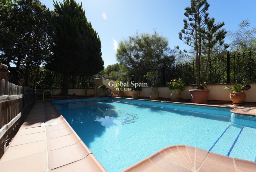 Wiederverkauf - VILLA -
ORIHUELA COSTA - CAMPOAMOR