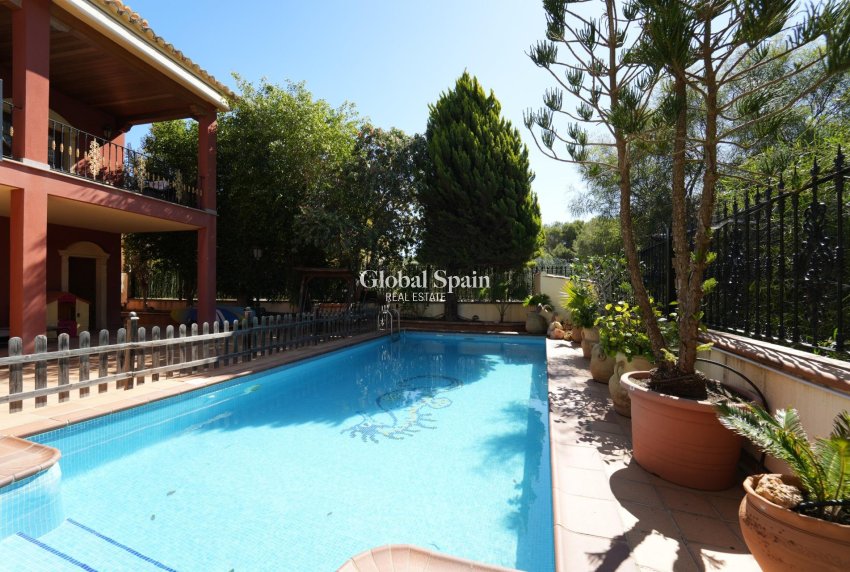 Wiederverkauf - VILLA -
ORIHUELA COSTA - CAMPOAMOR