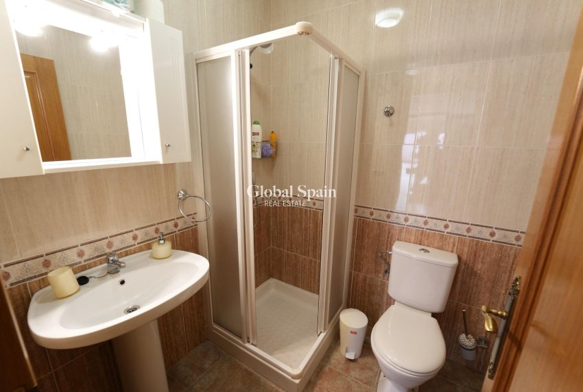 Wiederverkauf - VILLA -
ORIHUELA COSTA - CAMPOAMOR