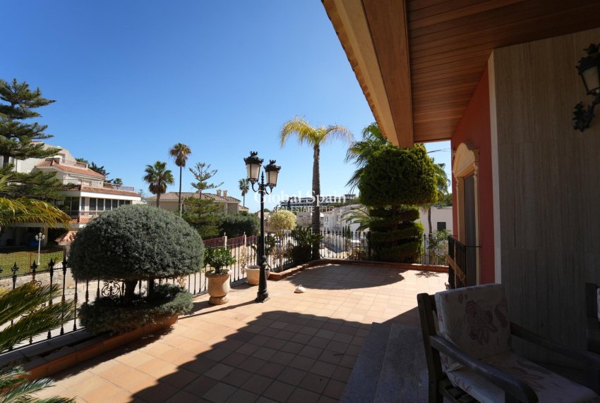 Wiederverkauf - VILLA -
ORIHUELA COSTA - CAMPOAMOR