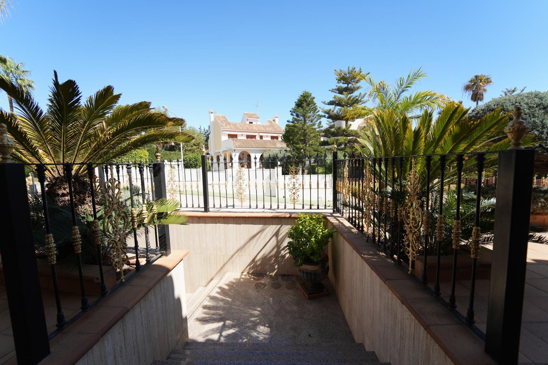 Wiederverkauf - VILLA -
ORIHUELA COSTA - CAMPOAMOR