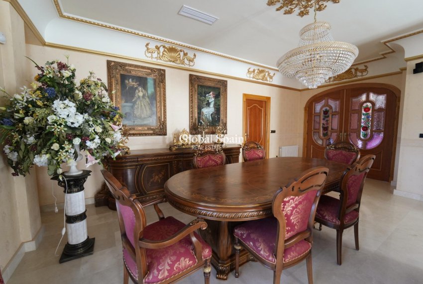 Wiederverkauf - VILLA -
ORIHUELA COSTA - CAMPOAMOR