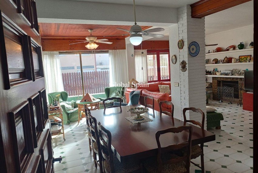 Wiederverkauf - VILLA -
ORIHUELA COSTA - CAMPOAMOR