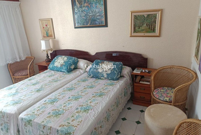 Wiederverkauf - VILLA -
ORIHUELA COSTA - CAMPOAMOR