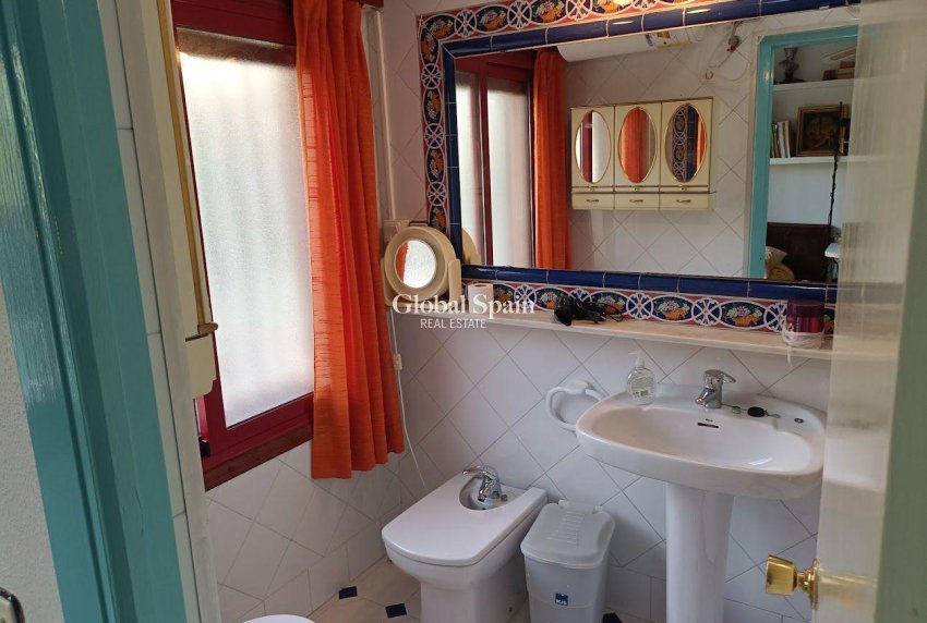 Wiederverkauf - VILLA -
ORIHUELA COSTA - CAMPOAMOR
