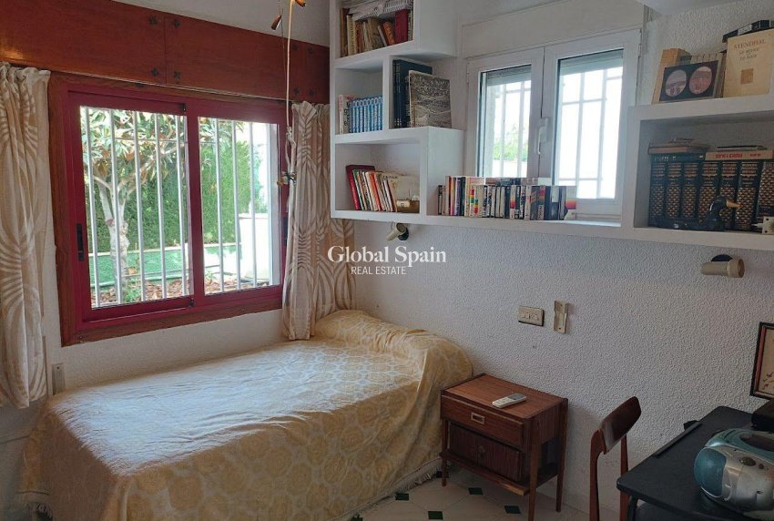 Wiederverkauf - VILLA -
ORIHUELA COSTA - CAMPOAMOR