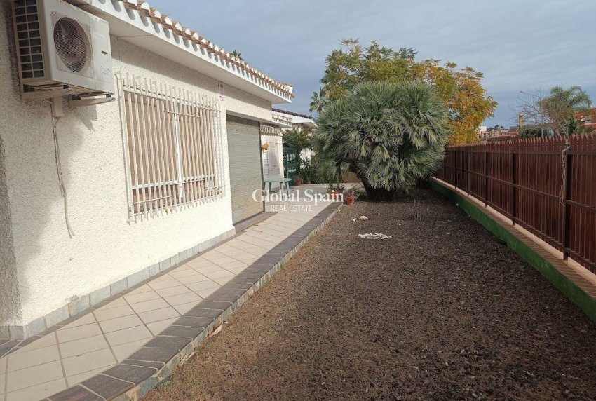 Wiederverkauf - VILLA -
ORIHUELA COSTA - CAMPOAMOR