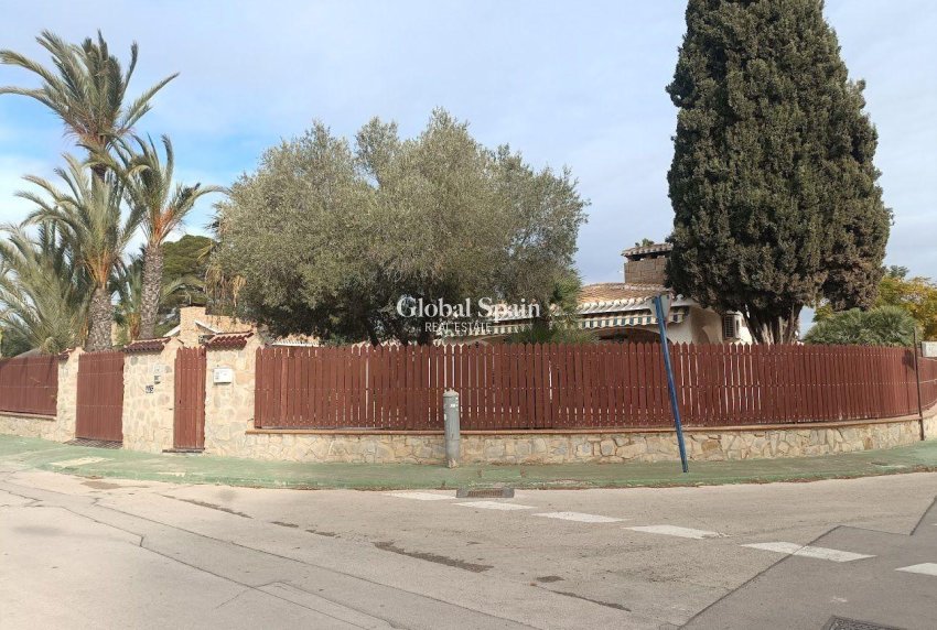 Wiederverkauf - VILLA -
ORIHUELA COSTA - CAMPOAMOR