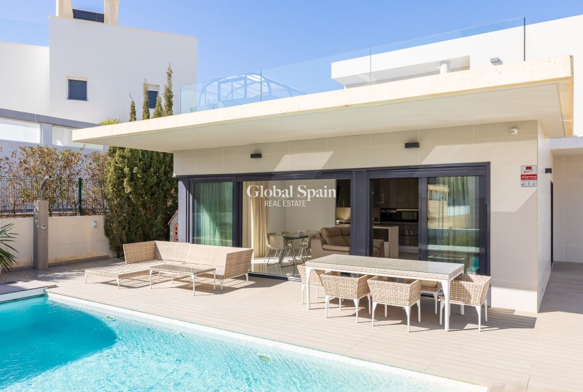 Wiederverkauf - Villa -
ORIHUELA COSTA - CAMPOAMOR