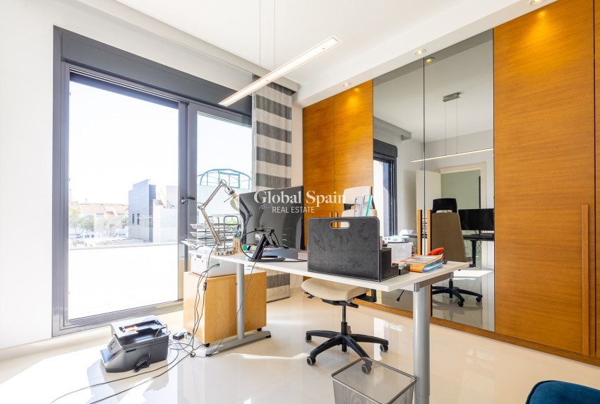 Wiederverkauf - Villa -
ORIHUELA COSTA - CAMPOAMOR