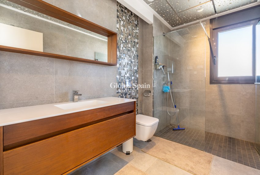 Wiederverkauf - Villa -
ORIHUELA COSTA - CAMPOAMOR