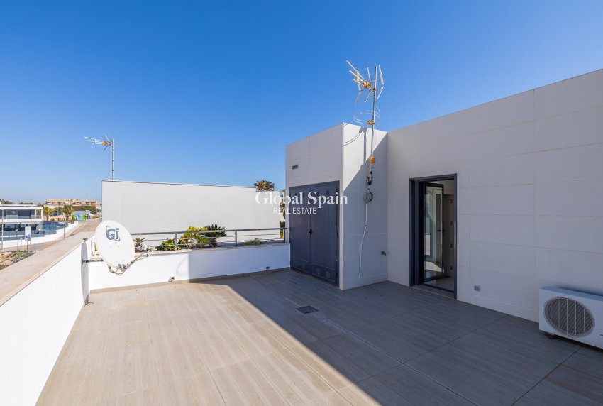 Wiederverkauf - Villa -
ORIHUELA COSTA - CAMPOAMOR