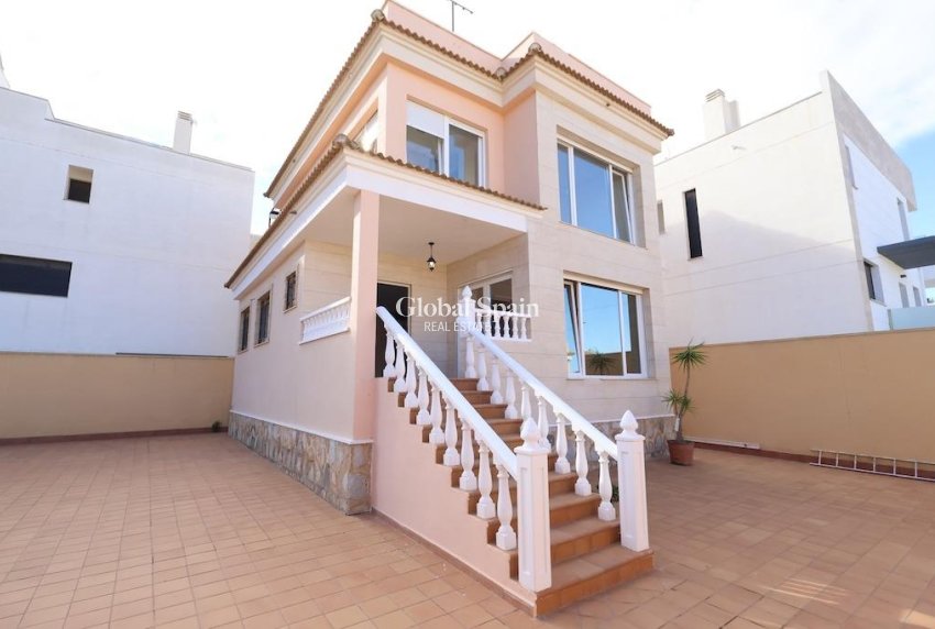Wiederverkauf - VILLA -
ORIHUELA COSTA - Costa Blanca