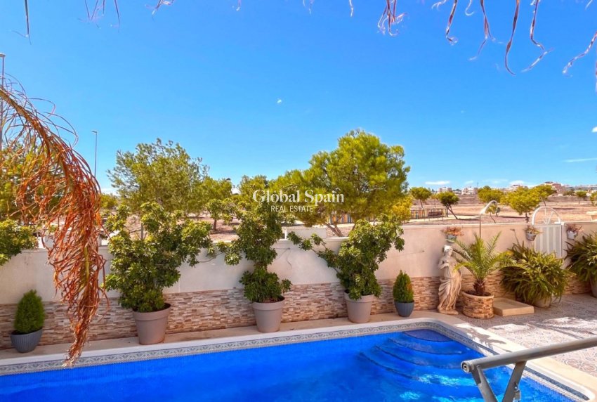 Wiederverkauf - VILLA -
ORIHUELA COSTA - Costa Blanca