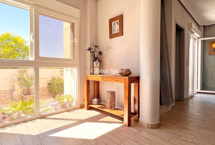 Wiederverkauf - VILLA -
ORIHUELA COSTA - Costa Blanca