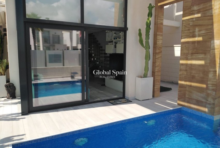 Wiederverkauf - VILLA -
ORIHUELA COSTA - Costa Blanca