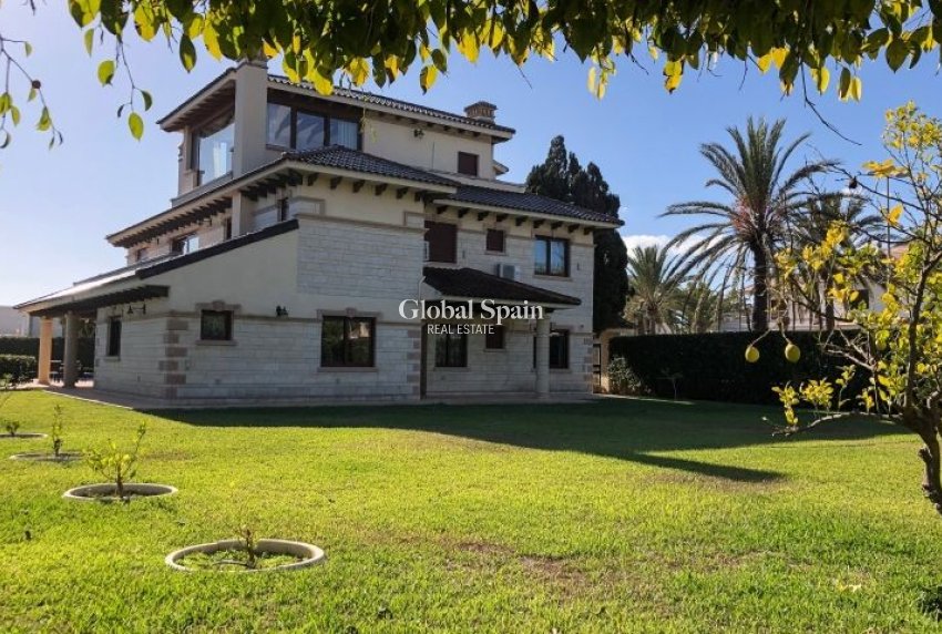Wiederverkauf - VILLA -
ORIHUELA COSTA - Costa Blanca