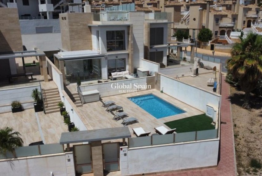 Wiederverkauf - VILLA -
ORIHUELA COSTA - Costa Blanca