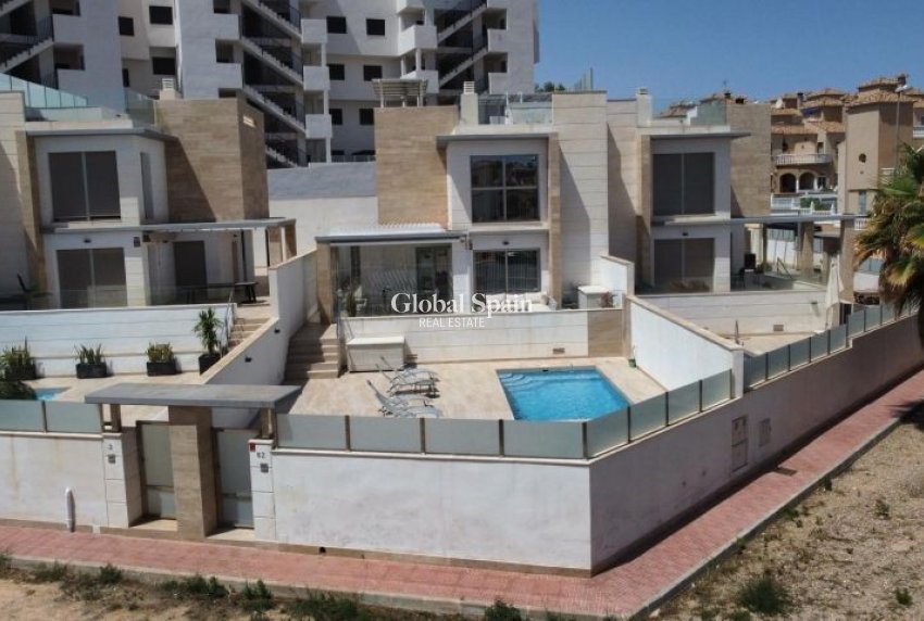 Wiederverkauf - VILLA -
ORIHUELA COSTA - Costa Blanca