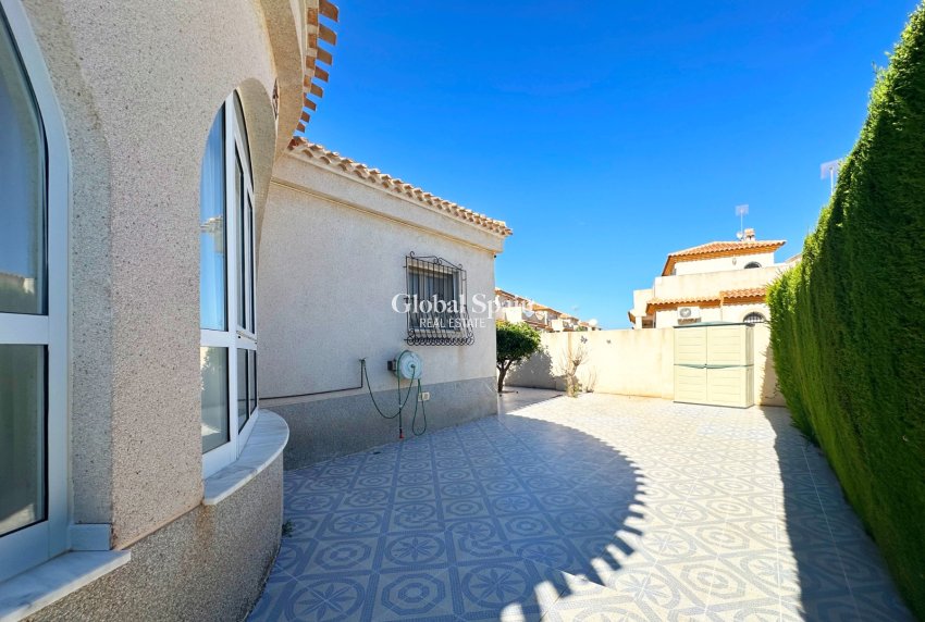Wiederverkauf - VILLA -
ORIHUELA COSTA - Costa Blanca