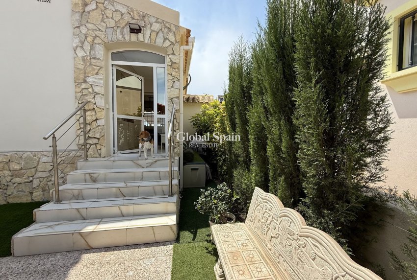 Wiederverkauf - VILLA -
ORIHUELA COSTA - Costa Blanca