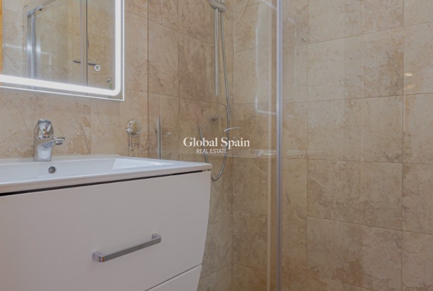 Wiederverkauf - VILLA -
ORIHUELA COSTA - Costa Blanca